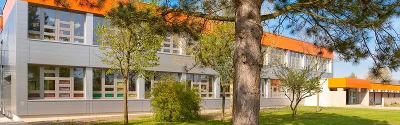 City, Hotel, Resort, Neighborhood, Villa, Urban, Condo, Grass, Campus, School