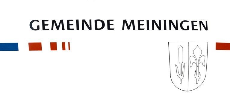 Logo, Text
