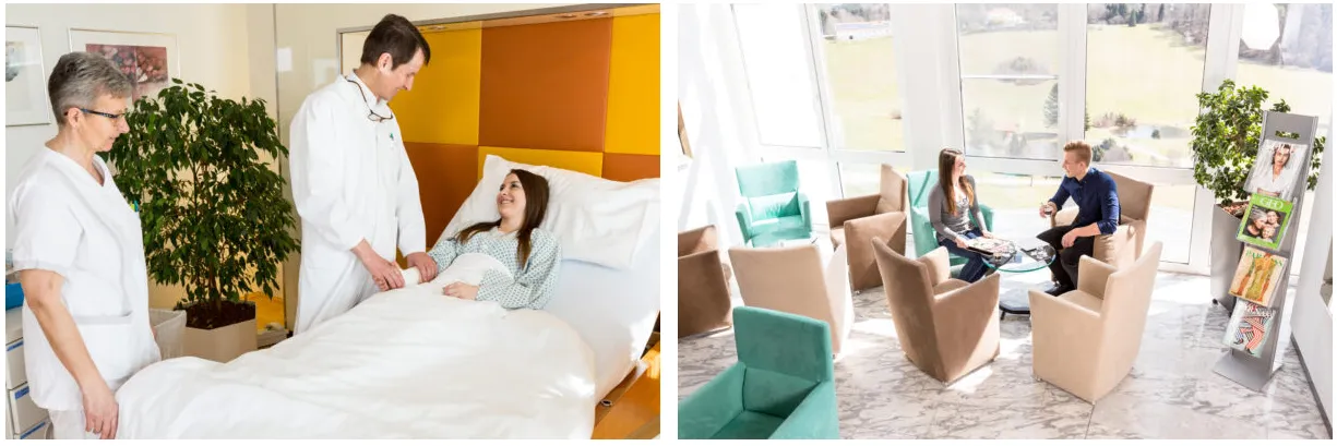 Links: Ein Arzt spricht mit einer lächelnden Frau, die auf einem Krankenhausbett liegt. Rechts: Eine Gruppe von Menschen sitzt um einen Tisch in einer Lounge.