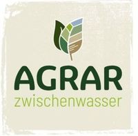 Das Bild zeigt das Logo für 'AGRAR zwischenwasser', das ein Blattsymbol mit einem Design in Grün, Beige und Blau über dem Text zeigt.