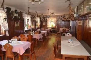 Dining Room, Dining Table, Furniture, Indoors, Table, Restaurant, Cafe, Cafeteria, Chair, Interior Design