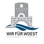 Das Logo von Wir Fur Woest zeigt eine Steinbrücke mit einem Fluss darunter, vor einem weißen Hintergrund. Die Brücke hat zwei Türme und ist mit den Jahren 2751 und 2752 beschriftet. Der Text 'Wir Fur Woest' ist in großen, großgeschriebenen Buchstaben prominent angezeigt. Unter der Brücke stehen die Worte 'Wollersdori Stein-Nachrucken' in kleinerer Schrift.