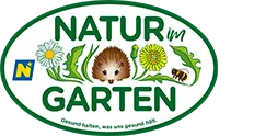 Das Naturgarten-Logo zeigt einen Igel, eine Margerite und eine Biene auf grünem Hintergrund. Der Text lautet 'Natur im Garten'.