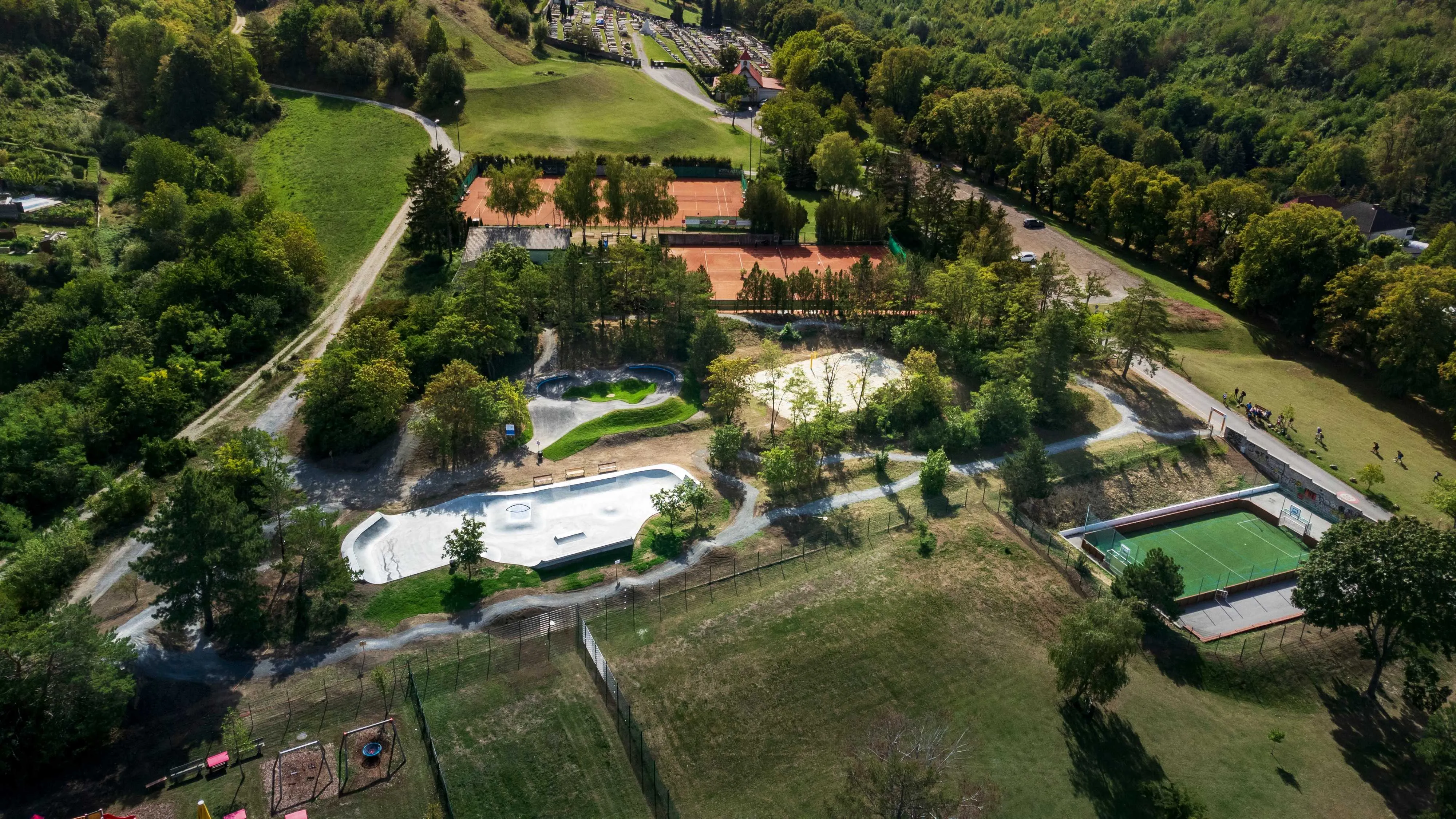 Building, Outdoors, Grass, Park, Aerial View, Pool, Swimming Pool, Water, Vegetation, Woodland