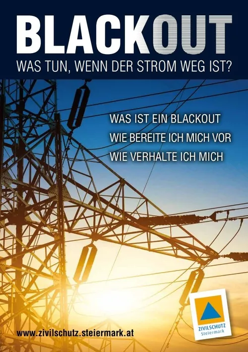 Ein Strommast mit Leitungen vor einem blauen Himmel. Das Bild fragt: 'Was tun, wenn der Strom weg ist?' Es schlägt vor, zu überlegen, was ein Blackout ist, wie man sich vorbereitet und wie man sich verhält.