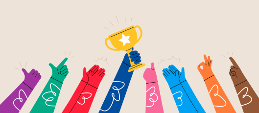 Eine Illustration von Händen in verschiedenen Farben, die einen goldenen Siegerpokal mit einem Stern auf der Oberseite halten, wobei jede Hand auf den Pokal zeigt.
