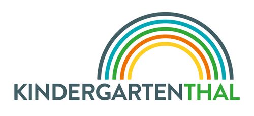 Ein farbenfrohes Regenbogenlogo mit dem Wort 'ERGARTEN' darunter in Dunkelgrau.