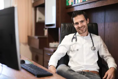Doctor, Person, Adult, Male, Man, Monitor, Computer Keyboard, Face, Head