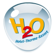 Das Logo des H2O Hotel-Therme-Resort ist in Form eines Wassertropfens dargestellt, mit den Buchstaben H2O in fetter gelber Schrift und den Worten Hotel-Therme-Resort in Blau.