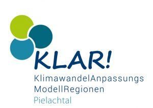Das Logo für 'KLAR!' zeigt drei Kreise in Grün, Blau und Hellblau, mit dem Text 'KlimawandelAnpassungs ModellRegionen Pielachtal' darunter in blauer Schrift.