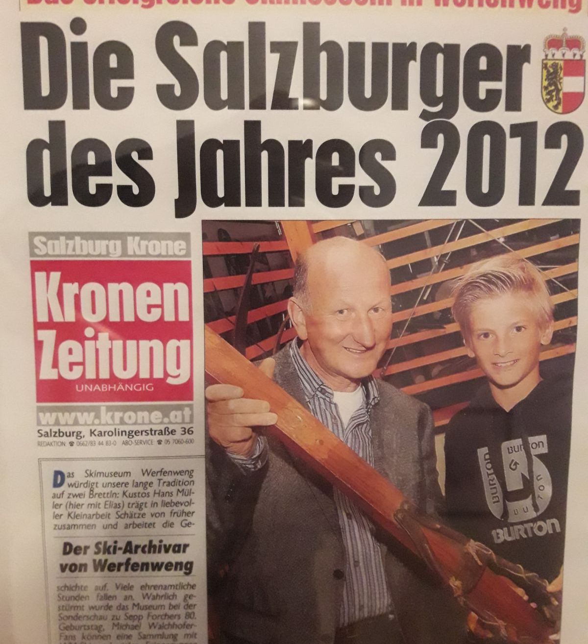 Bild enthält, Text, Newspaper, Boy, Child, Male, Person, Publication, Face, Portrait, Cricket Bat