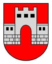 Ein heraldischer Schild mit rotem Hintergrund und einer weißen Burg in der Mitte, einschließlich eines roten Torbogens und vier Fenstern.