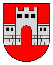 Ein heraldischer Schild mit rotem Hintergrund und einer weißen Burg in der Mitte, einschließlich eines roten Torbogens und vier Fenstern.