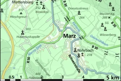 Eine Karte, die das Gebiet um das Dorf Marz zeigt, mit Straßen, Wahrzeichen und Entfernungen markiert. Die Karte enthält einen Maßstab und einen Schlüssel zur Referenz.