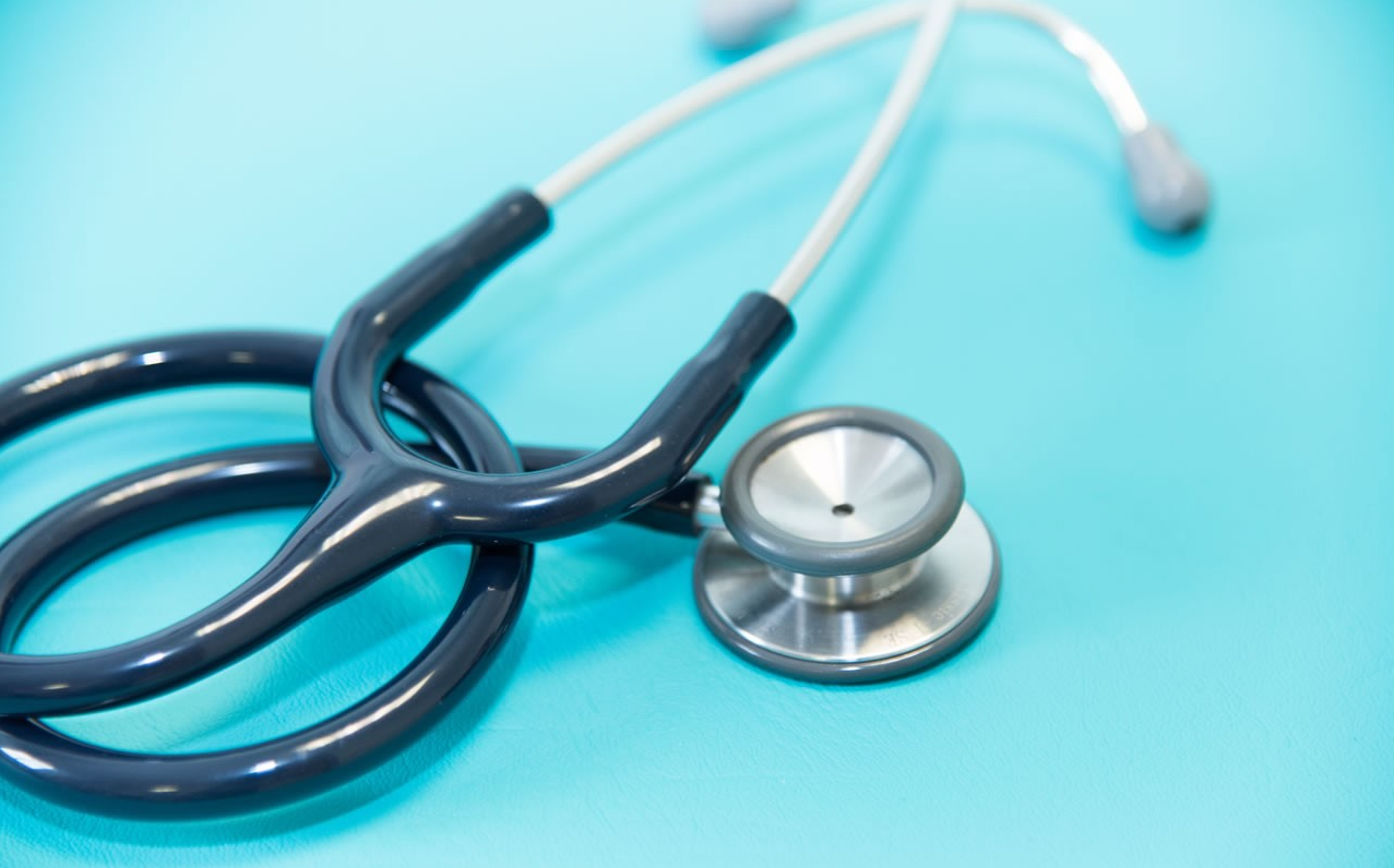 Bild enthält, Stethoscope, Smoke Pipe