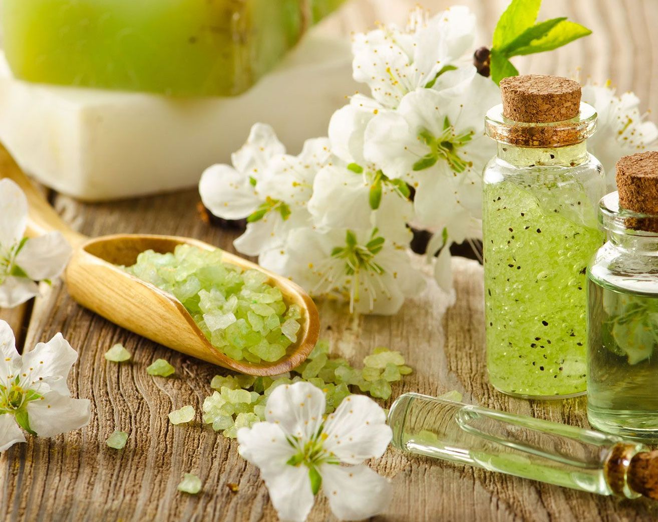 Bild enthält, Bottle, Cosmetics, Perfume, Herbs, Plant, Food, Food Presentation, Flower