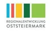 Das Logo für Regionalentwicklung Oststeiermark, ein mehrfarbiges Quadrat mit Text auf weißem Hintergrund.