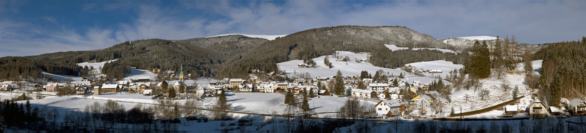Bild enthält, Nature, Outdoors, Scenery, Landscape, Panoramic, Mountain, Mountain Range, Peak, Tree, Fir