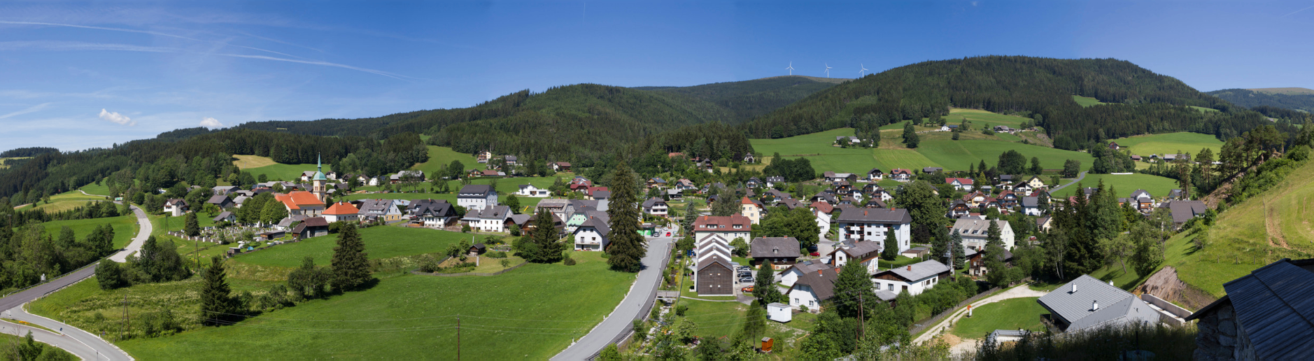 Bild enthält, Outdoors, Neighborhood, Nature, Scenery, Landscape, Building, Countryside, Suburb, Village, Housing