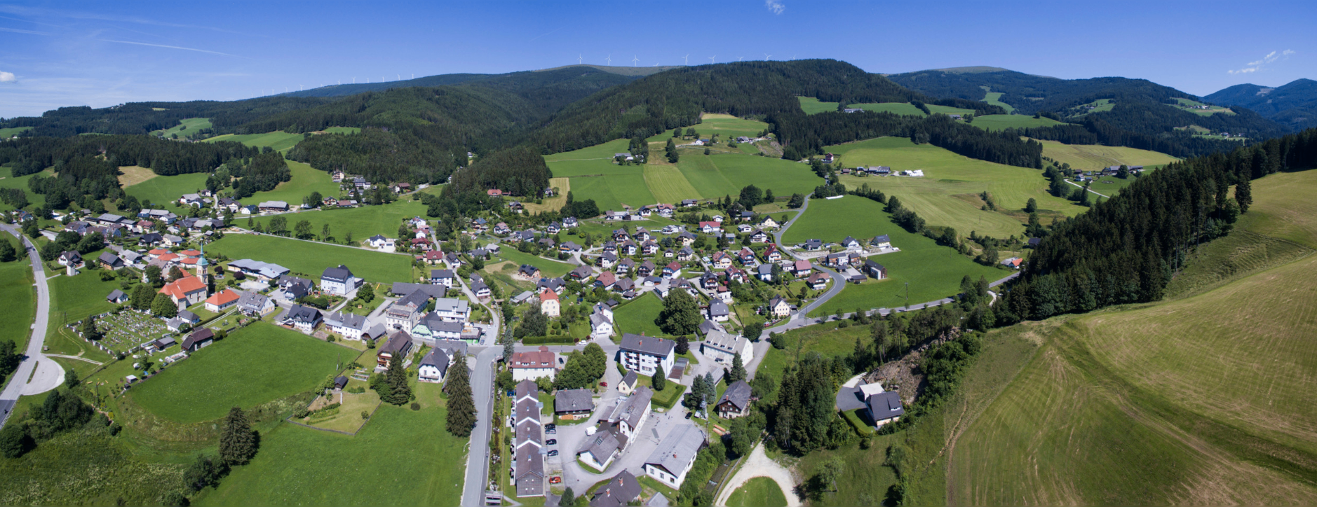 Bild enthält, Outdoors, Nature, Scenery, Architecture, Building, Housing, Landscape, Countryside, Aerial View, House