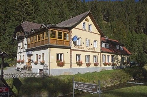Bild enthält, Building, Hotel, Cottage, House, Housing, Villa, Resort, Manor, Car, Monastery