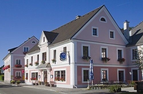 Bild enthält, Neighborhood, Building, House, Housing, Villa, Hotel, City, Inn, Street, Urban