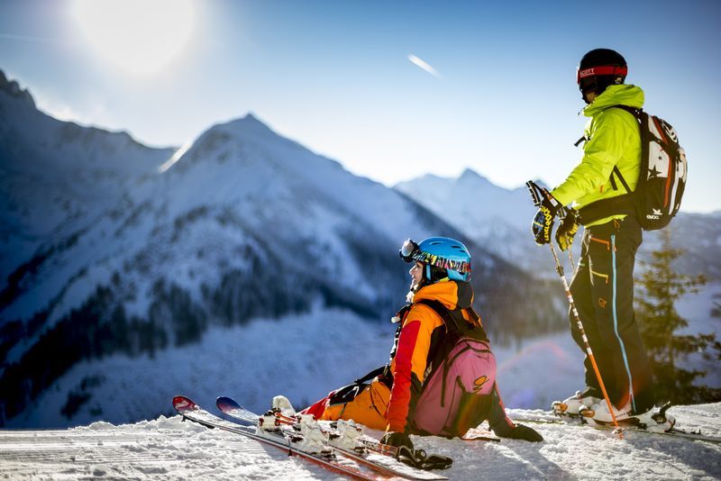 Bild enthält, Nature, Outdoors, Adult, Female, Person, Woman, Piste, Snow, Glove, Man