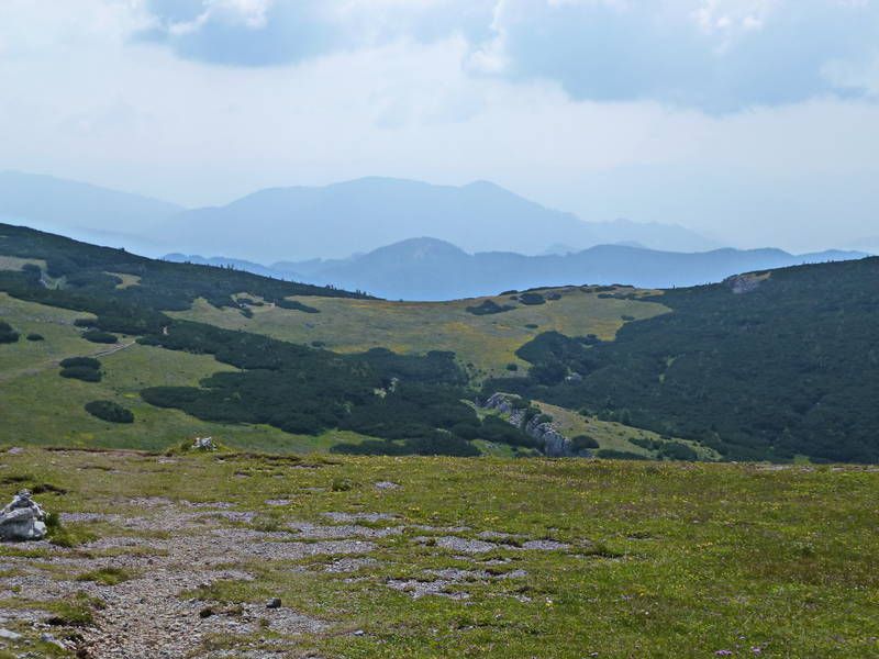 Bild enthält, Ground, Slope, Nature, Outdoors, Countryside, Pasture, Hill, Scenery, Vegetation, Land