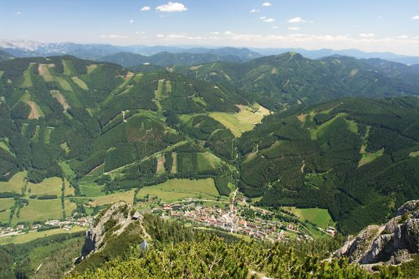 Bild enthält, Outdoors, Nature, Scenery, Landscape, Countryside, Vegetation, Land, Woodland, Mountain, Aerial View
