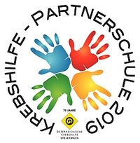 Das Logo zeigt einen Kreis aus fünf farbigen Handabdrücken, die in einem Kreismuster angeordnet sind, mit dem Text 'Kinderschutz' in der Mitte und '70 Jahre' darunter. Der Hintergrund ist weiß.