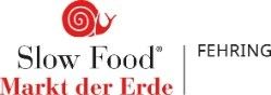 Das Bild zeigt das Slow-Food-Logo mit einer roten Schnecke und dem Text 'Slow Food' in fetten schwarzen Buchstaben. Darunter steht in kleinerem Text 'Markt der Erde'. Es ist ein weißer Hintergrund.