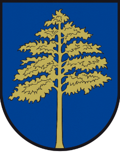 Ein heraldischer Schild mit einem einzelnen goldenen Baum vor blauem Hintergrund. Der Baum hat eine volle Krone von Blättern, was auf üppiges Laub hinweist.