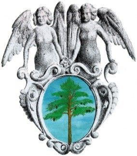Ein Wappenschild mit zwei geflügelten Figuren nebeneinander, mit einer Kiefer in der Mitte. Die Figuren haben längliche Gesichter und Flügel, und der Wappenschild ist mit kunstvollen Mustern umrandet.