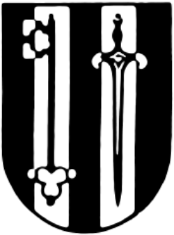 Ein schwarz-weißes Bild zeigt einen Schild mit zwei gekreuzten Schwertern darin. Die Schwerter haben dekorative Griffe und Klingen. Der Schild hat einen spitzen Boden.