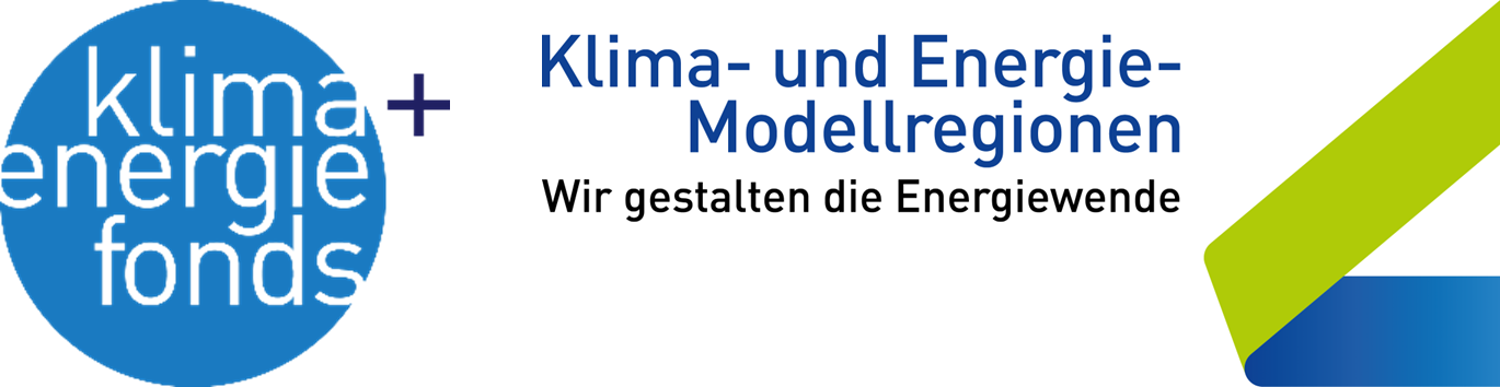Grafik mit einem blauen Kreis und einem Pluszeichen auf schwarzem Hintergrund. Der Text lautet 'Klima- und Energie-Modellregionen. Wir gestalten die Energiewende.'