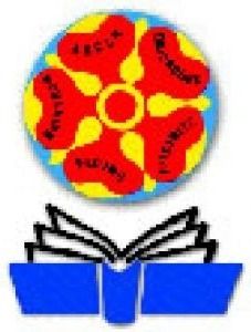 Ein kreisförmiges Logo zeigt ein rotes Blumendesign mit gelben Blütenblättern und rotem Text, das auf einem offenen Buch mit blauen Einbänden ruht. Der Text in der Mitte ist rot, während der äußere Text weiß ist.