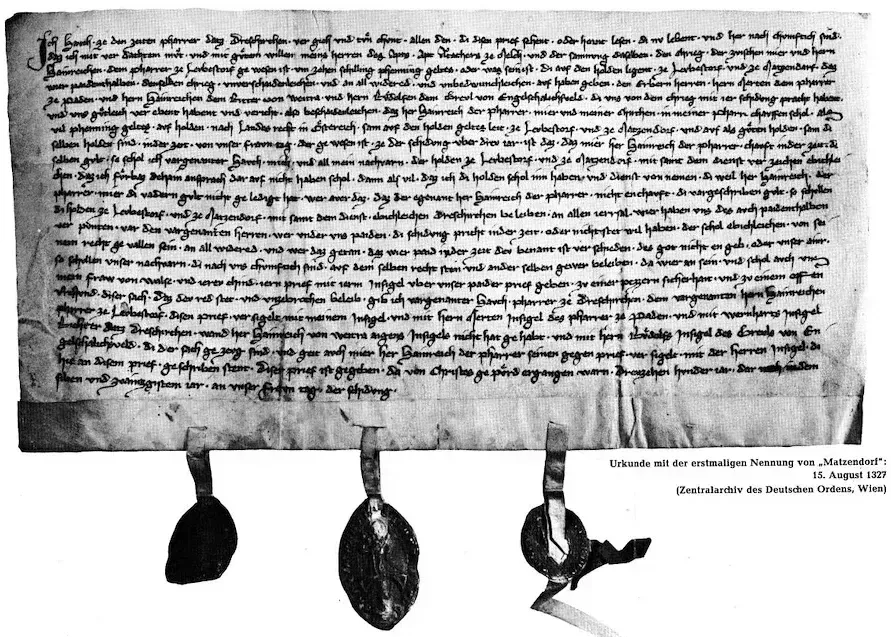 Ein altes Dokument mit deutschem Text. Unten sind drei Siegel angebracht. Es ist Teil des Zentralarchivs des Deutschen Reiches.