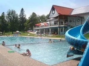 Hotel, Resort, Water, Adult, Female, Person, Woman, Pool, Swimming Pool, Outdoors
