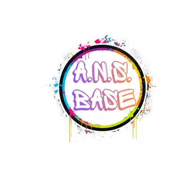 Ein lebhaftes kreisförmiges Logo mit dem Text 'A.N.D. BADE' in farbenfrohen, verspielten Schriften. Der Hintergrund besteht aus einer Mischung aus farbigen Farbspritzern.