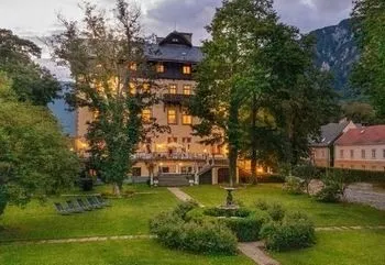Building, Hotel, Resort, Grass, Nature, Outdoors, Scenery, Housing, Villa, Backyard