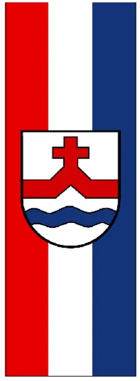 Die Flagge zeigt ein Wappen mit einem Kreuz, einem Berg und wellenförmigen blauen Linien auf weißem Hintergrund, aufgeteilt in rote und blaue vertikale Bereiche.