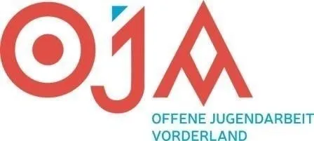 OJAM-Logo mit stilisiertem 'OJAM' in Rot und Weiß und einem blauen Dreieck auf der linken Seite, gefolgt von den Worten 'Offene Jugendarbeit Vorderland' in Weiß auf weißem Hintergrund.
