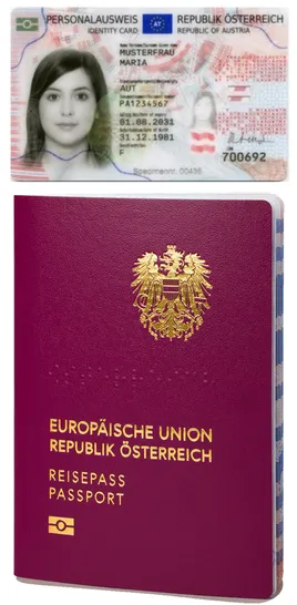 Ein burgunderrotes Passdeckel der Europäischen Union mit einem goldenen Adlerwappen und dem Text Republik Österreich in Gold.