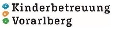 Das Bild zeigt ein Logo für Kinderbetreuung Vorarlberg. Es enthält farbige Punkte und fetten, schwarzen Text, wobei 'Kinderbetreuung' oben und 'Vorarlberg' unten steht.