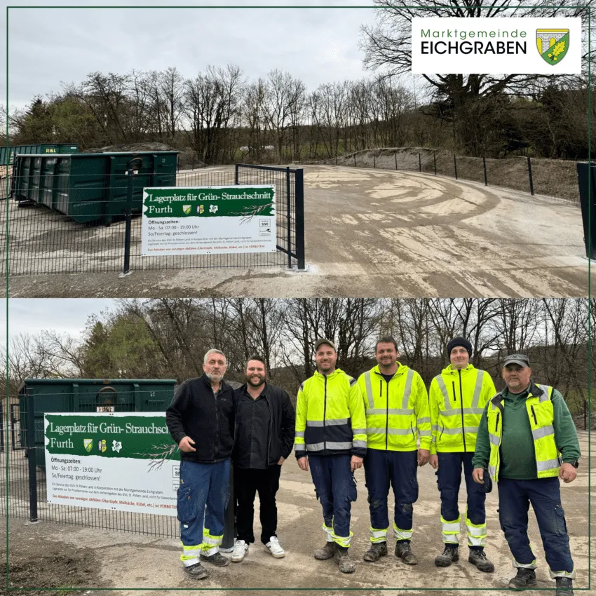 Eine Gruppe von Männern in reflektierenden Westen posiert an einer Baustelle. Ein Schild trägt die Aufschrift 'Lagerplatz für Grün-Strauchschnitt'. Das Gebiet ist mit grünen Containern eingezäunt. Bäume umgeben den Standort. Der Himmel ist bewölkt.