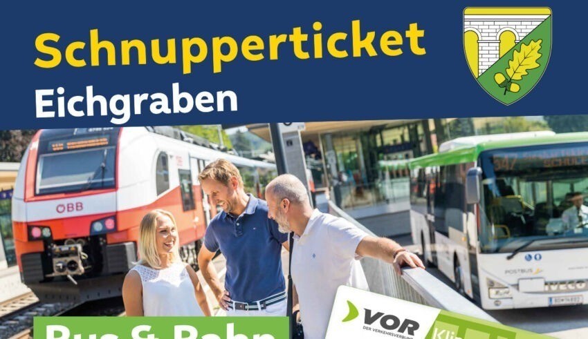 Eine Werbung für Schnuppertickets Eichgraben mit drei Personen auf einem Bahnsteig, einem Zug und einem Bus im Hintergrund.