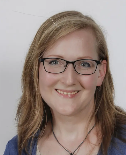 Face, Happy, Head, Person, Smile, Blonde, Neck, Brown Hair, Necklace, Glasses
