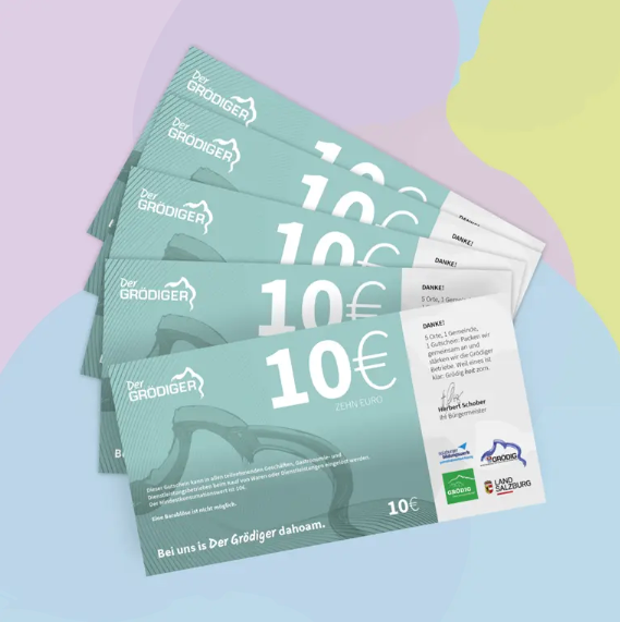 Ein Set grüner Gutscheine mit 'Der Grodiger' Logo, '10 Euro' und buntem Hintergrund.