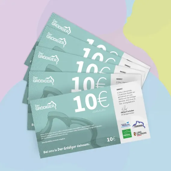 Ein Set grüner Gutscheine mit 'Der Grodiger' Logo, '10 Euro' und buntem Hintergrund.