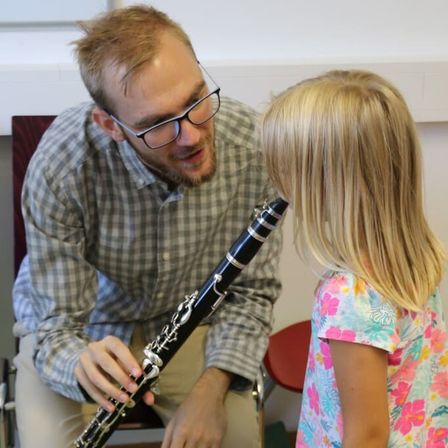 Bild enthält, Child, Female, Girl, Person, Adult, Male, Man, Clarinet, Musical Instrument, Oboe
